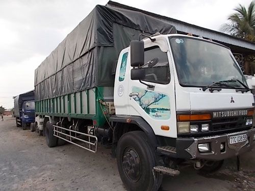 Xe tải Fuso Canter 45 Tấn thùng kín  Đời 2015 xe đẹp 